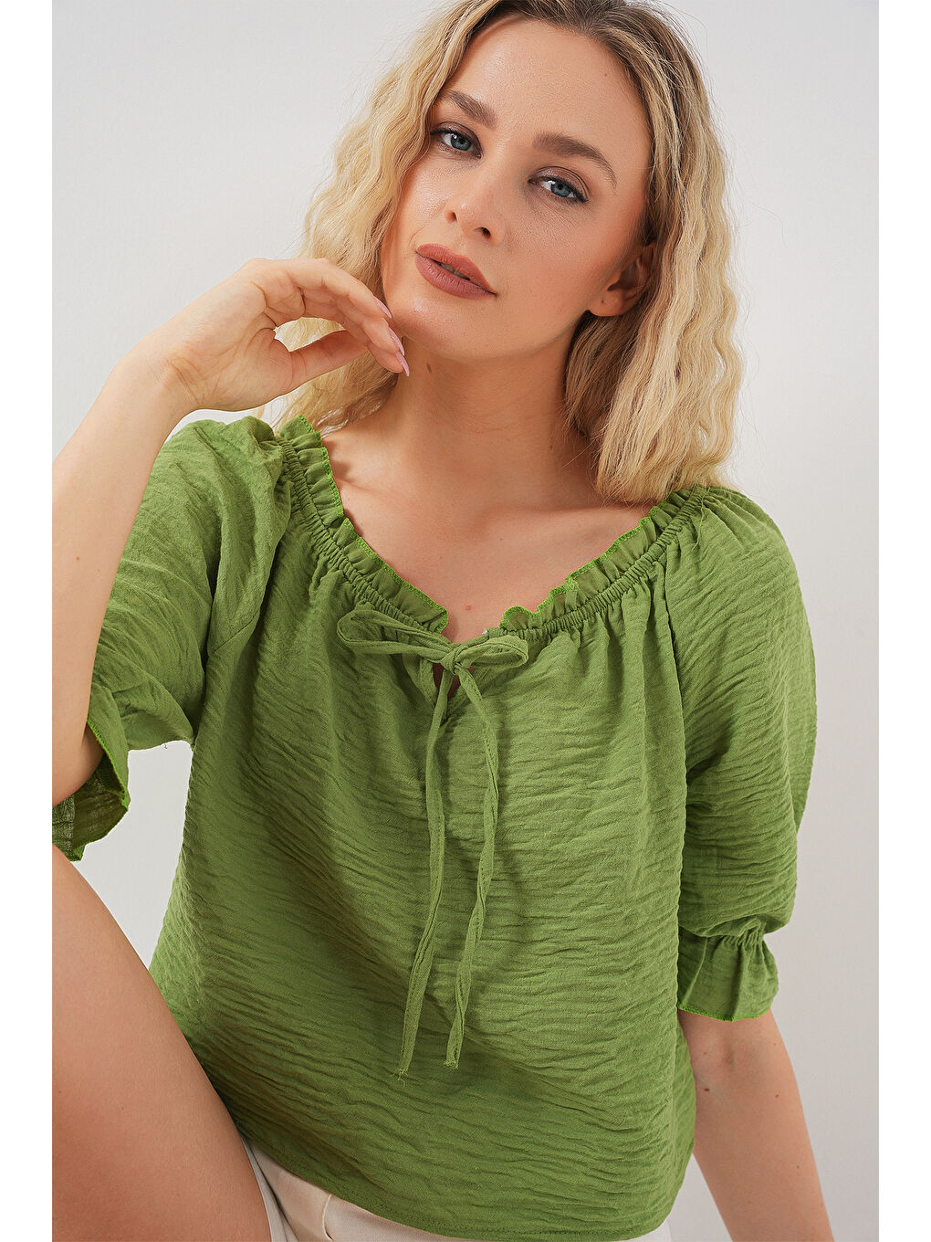 Kadın Yakası Fırfır Detaylı Bluz 959 - E.Yeşil-3