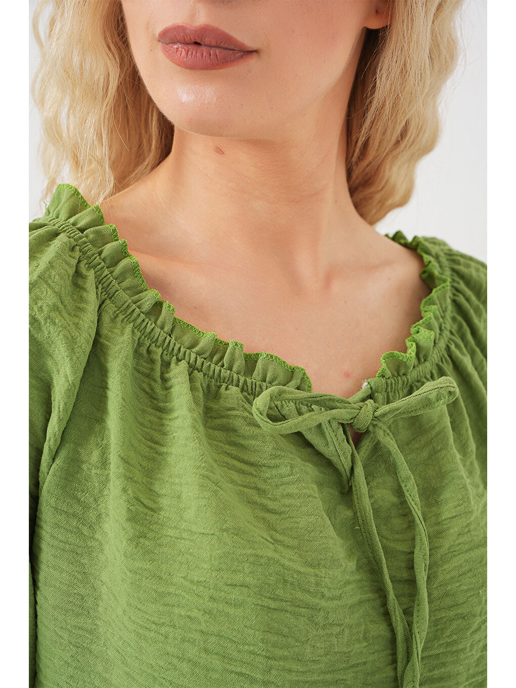 Kadın Yakası Fırfır Detaylı Bluz 959 - E.Yeşil-4