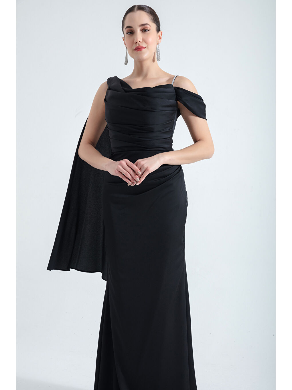 Kadın Siyah Tek Omuzlu Taş Askılı Uzun Saten Abiye Elbise-2