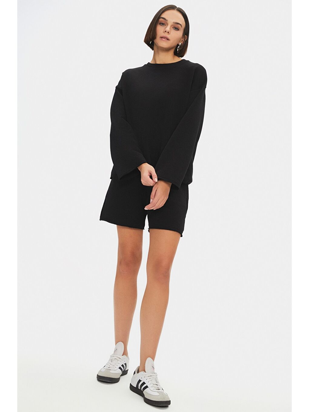 Siyah Kadın Pamuk Karışımlı Bisiklet Yaka Sweatshirt Şort Takım-1