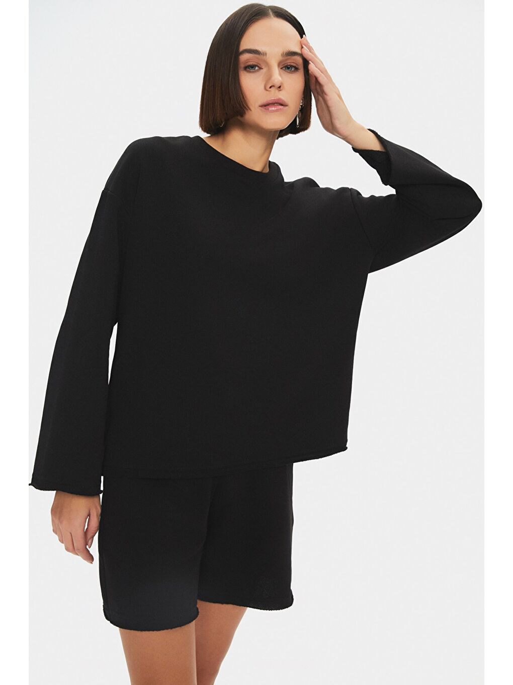 Siyah Kadın Pamuk Karışımlı Bisiklet Yaka Sweatshirt Şort Takım-2