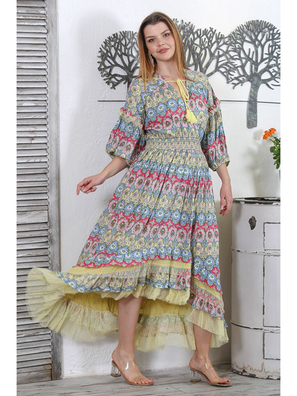 Sarı Açık Limon Kruvaze Yaka 3/4 Kol Astarlı Püsküllü Allover Baskılı Dokuma Lastikli Bel Tasarım Elbise-1