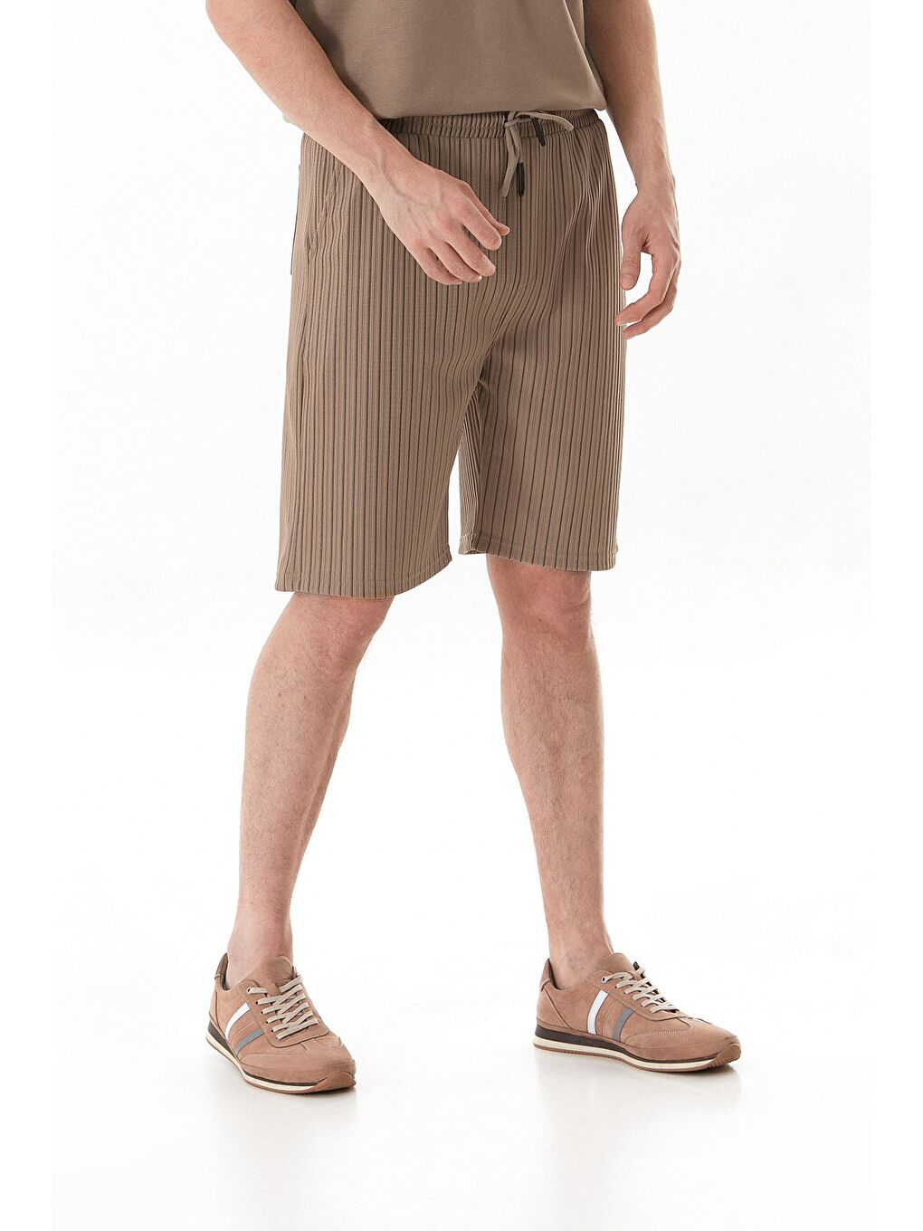 Kahverengi Fitilli Beli Lastikli Şort-1