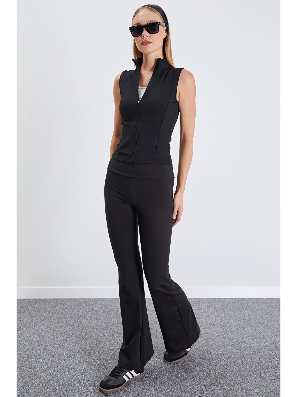 Siyah Dik Yaka Dalgıç Kumaş Slim Fit Yelek-4