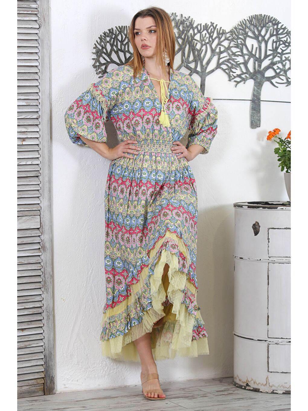 Sarı Açık Limon Kruvaze Yaka 3/4 Kol Astarlı Püsküllü Allover Baskılı Dokuma Lastikli Bel Tasarım Elbise-3