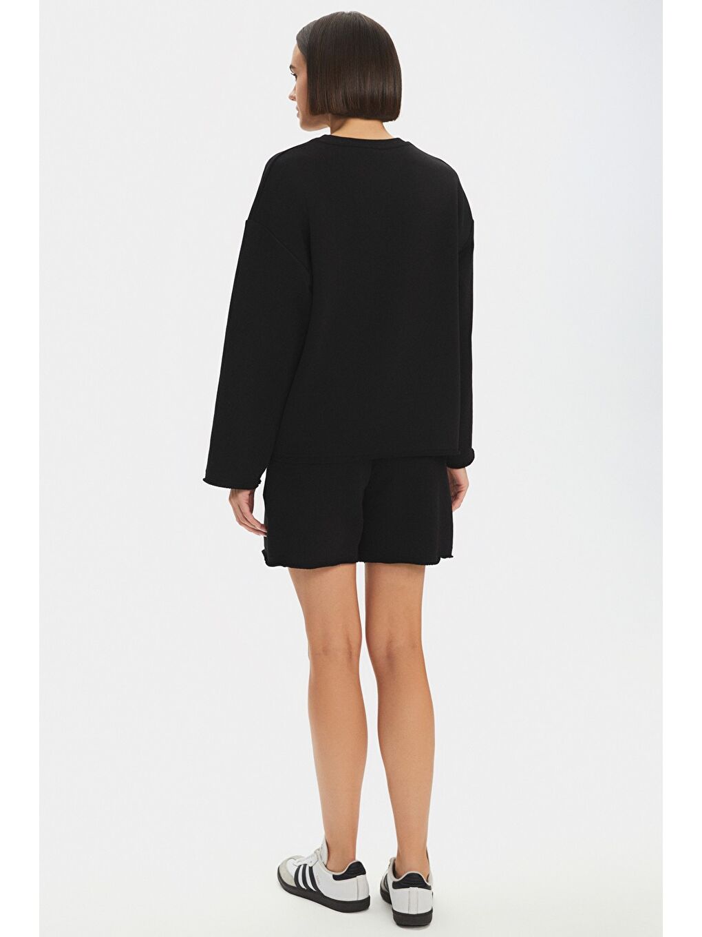 Siyah Kadın Pamuk Karışımlı Bisiklet Yaka Sweatshirt Şort Takım-4