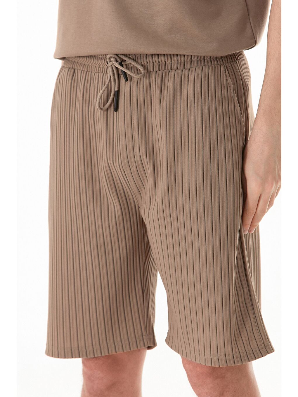 Kahverengi Fitilli Beli Lastikli Şort-4