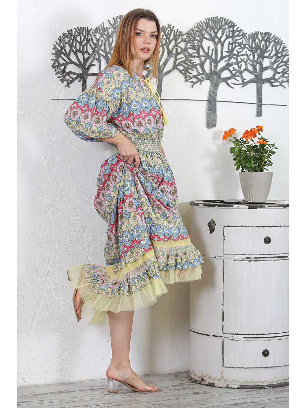 Sarı Açık Limon Kruvaze Yaka 3/4 Kol Astarlı Püsküllü Allover Baskılı Dokuma Lastikli Bel Tasarım Elbise-4