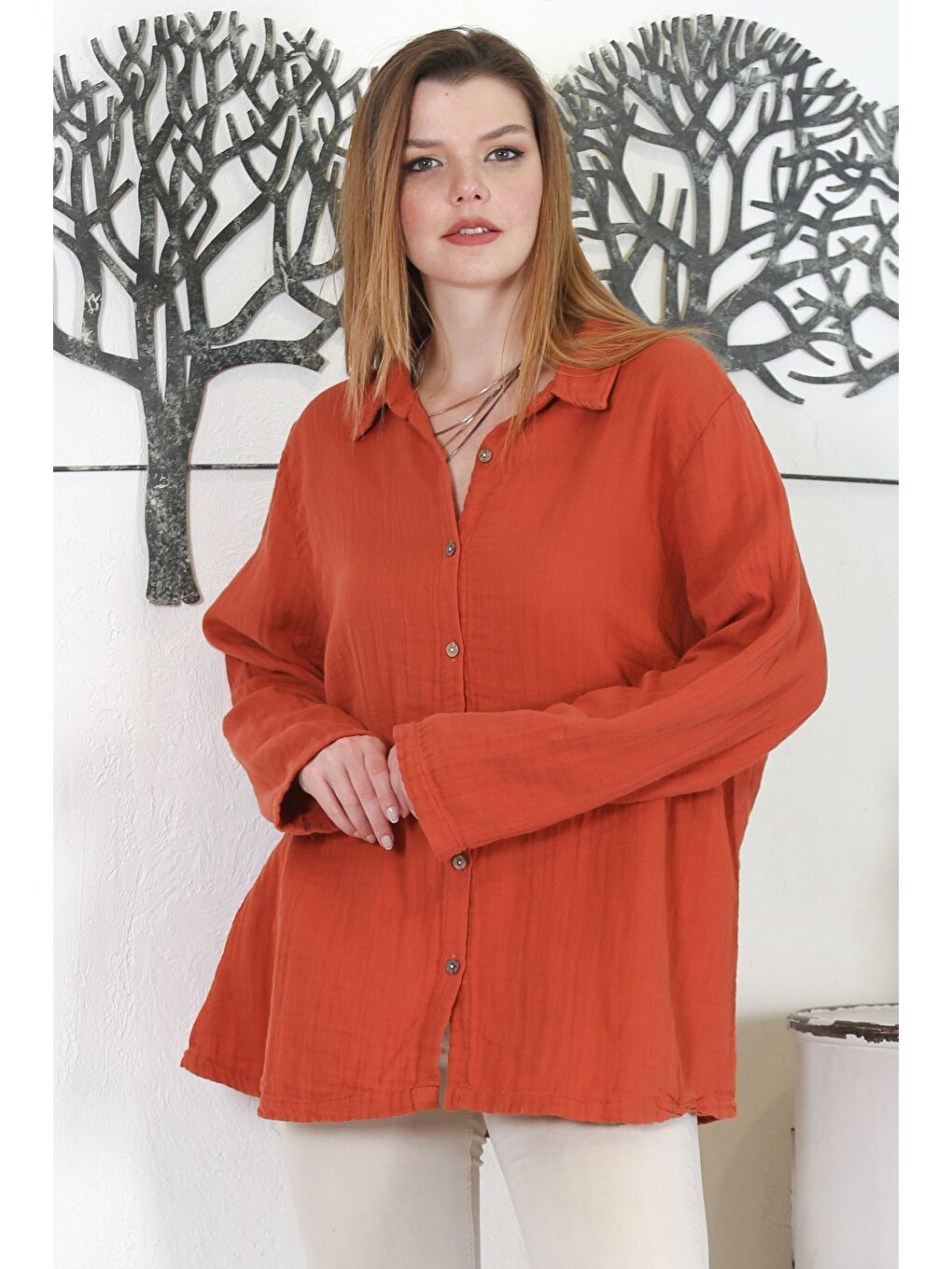 Kahverengi Kiremit Rengi Uzun Kol Düğmeli Yıkamalı Casual Müslin Dokuma Gömlek