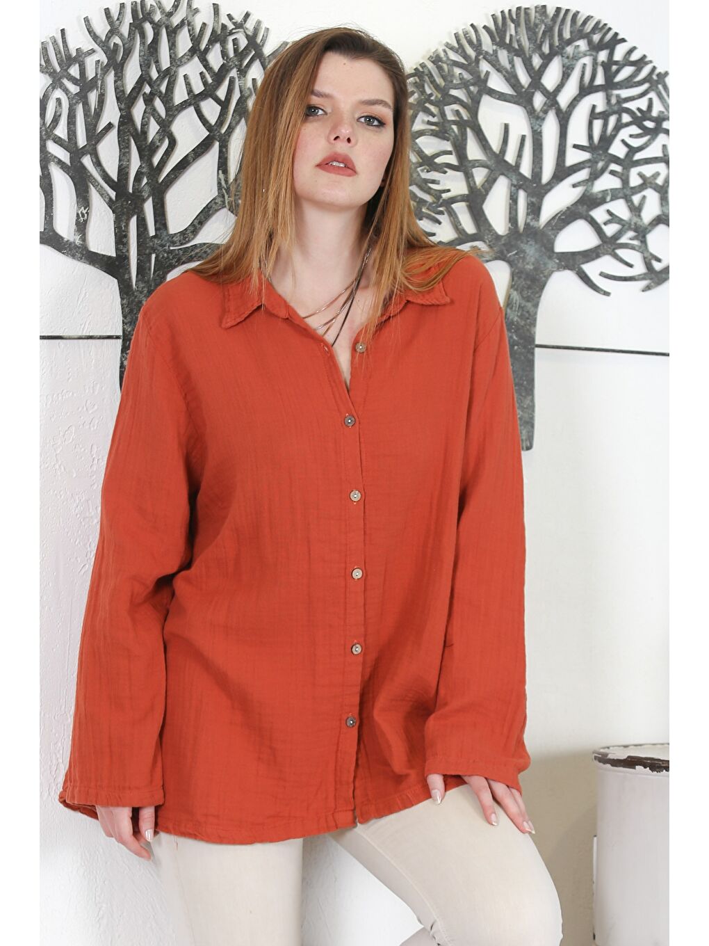 Kahverengi Kiremit Rengi Uzun Kol Düğmeli Yıkamalı Casual Müslin Dokuma Gömlek-1