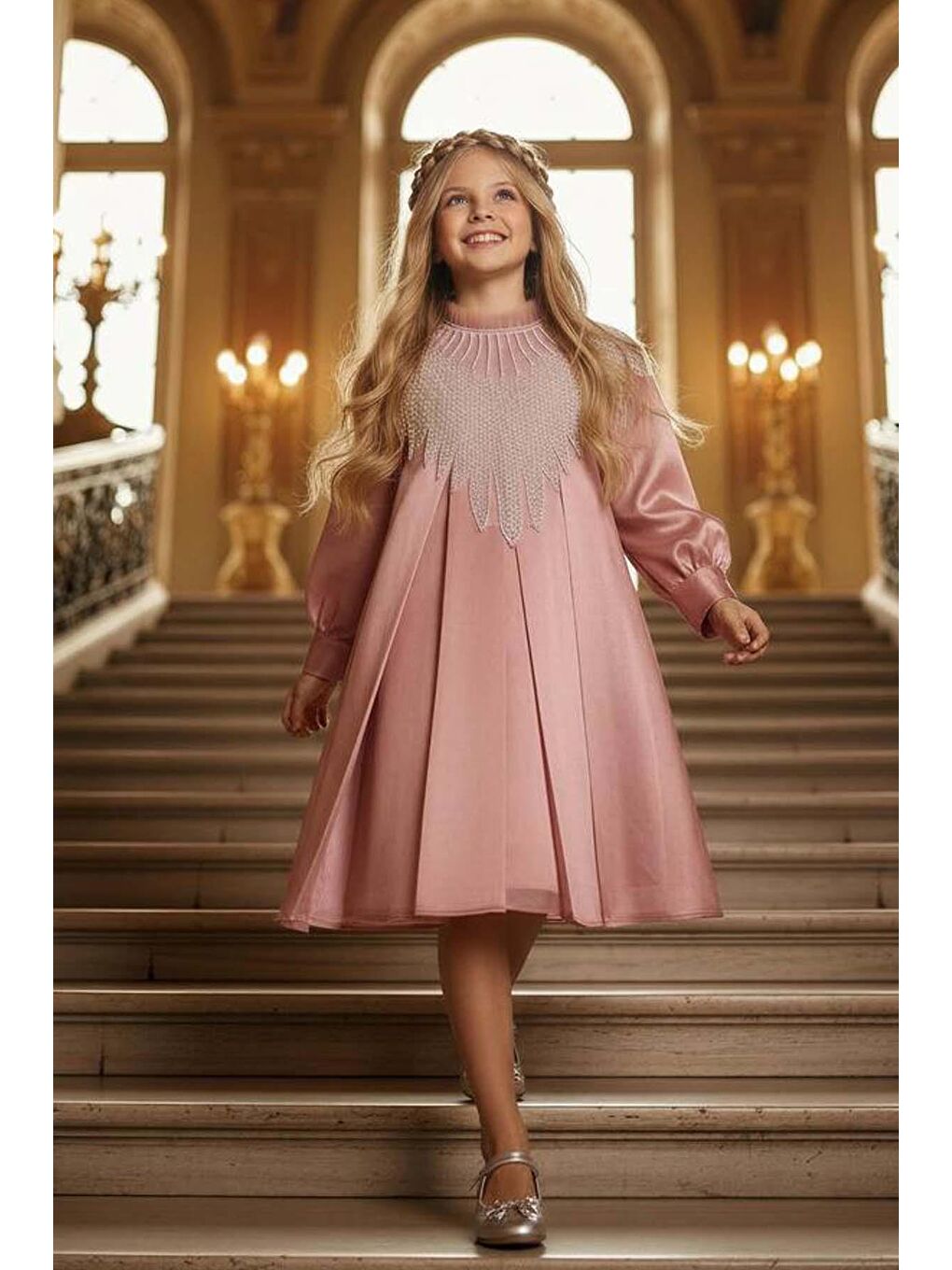 Pembe Kız Çocuk Yakası Fırfırlı ve Elmas Taştan Şal Detaylı Pliseli Şifon Gül Kurusu Elbise
