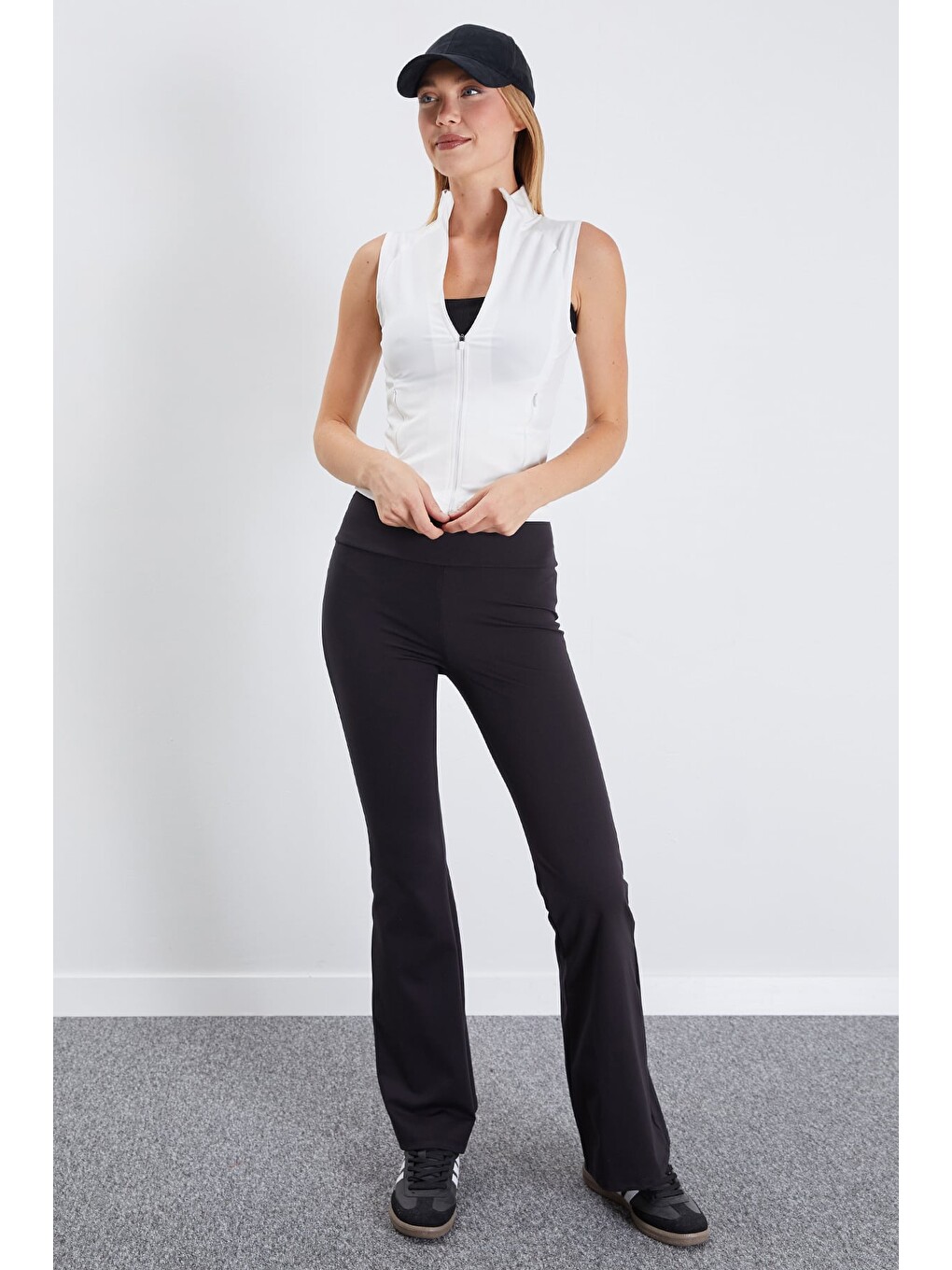 Beyaz Dik Yaka Dalgıç Kumaş Slim Fit Yelek-1
