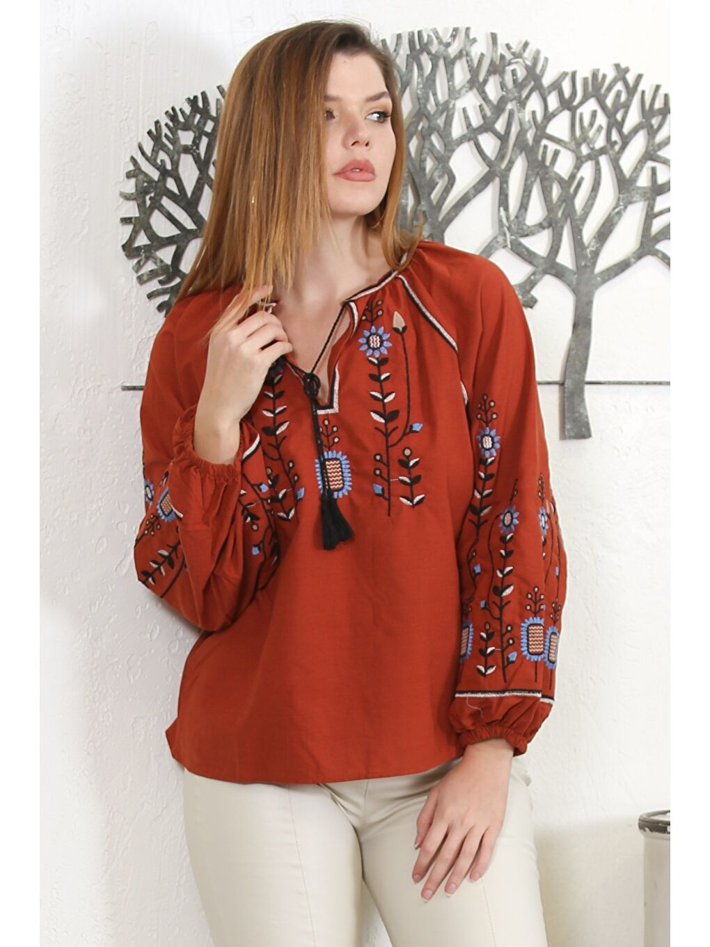 Kahverengi Kiremit Rengi Alttan Britli Yaka Balon Kol Bağlamalı Yaka Ve Kol Nakışlı Dokuma Casual Bluz-4