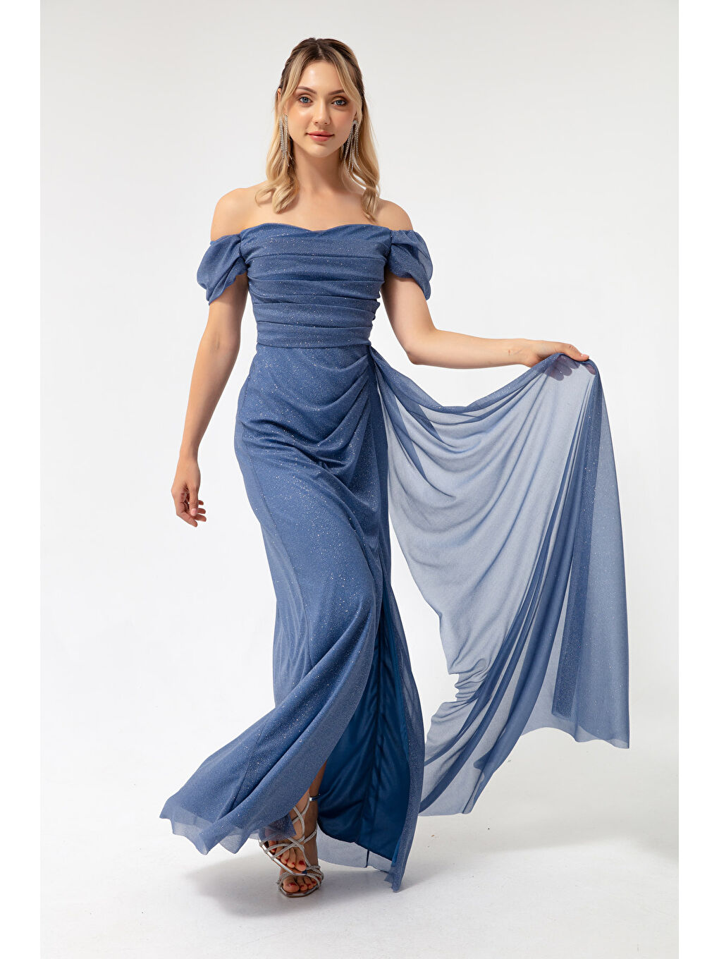 Kadın İndigo Kayık Yaka Drapeli Yırtmaçlı Uzun Simli Abiye Elbise