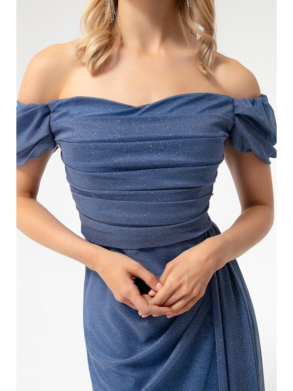 Kadın İndigo Kayık Yaka Drapeli Yırtmaçlı Uzun Simli Abiye Elbise-1