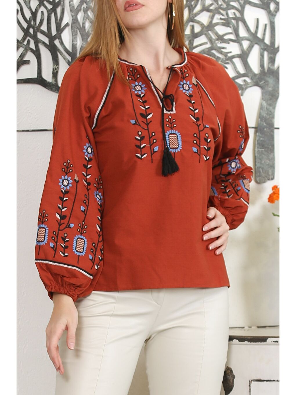 Kahverengi Kiremit Rengi Alttan Britli Yaka Balon Kol Bağlamalı Yaka Ve Kol Nakışlı Dokuma Casual Bluz-5