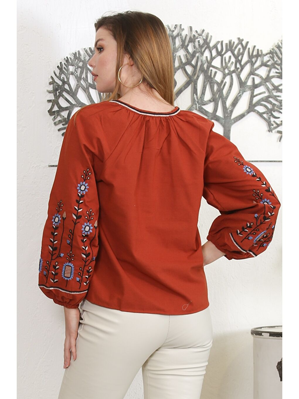 Kahverengi Kiremit Rengi Alttan Britli Yaka Balon Kol Bağlamalı Yaka Ve Kol Nakışlı Dokuma Casual Bluz-7