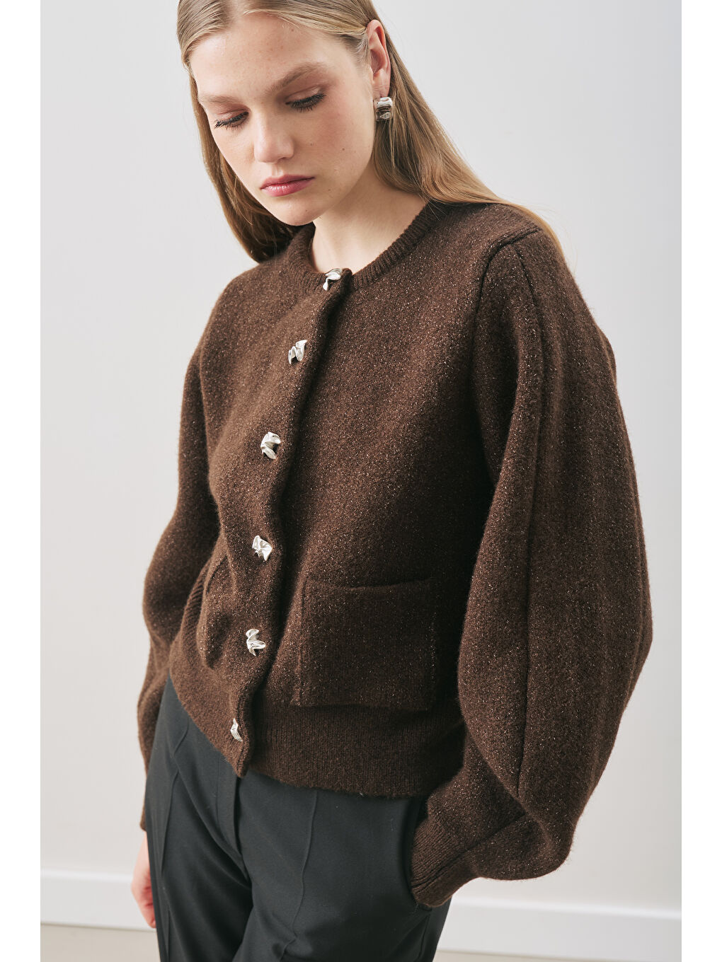 Düğme Detaylı Hırka Kahverengi-3