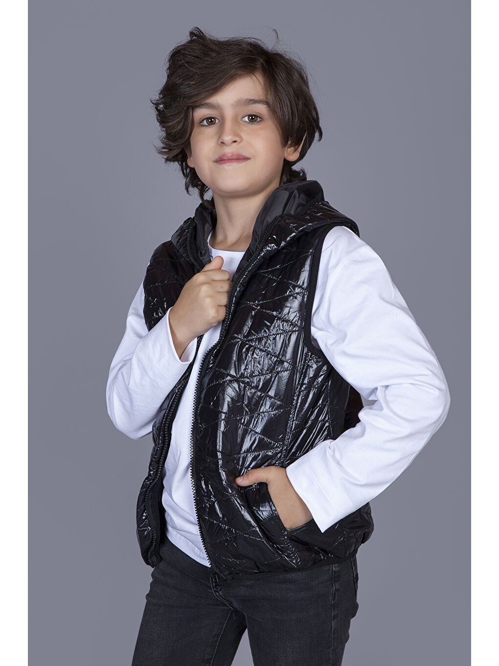 Siyah Erkek Çocuk Kapüşonlu Parlak Yelek-1