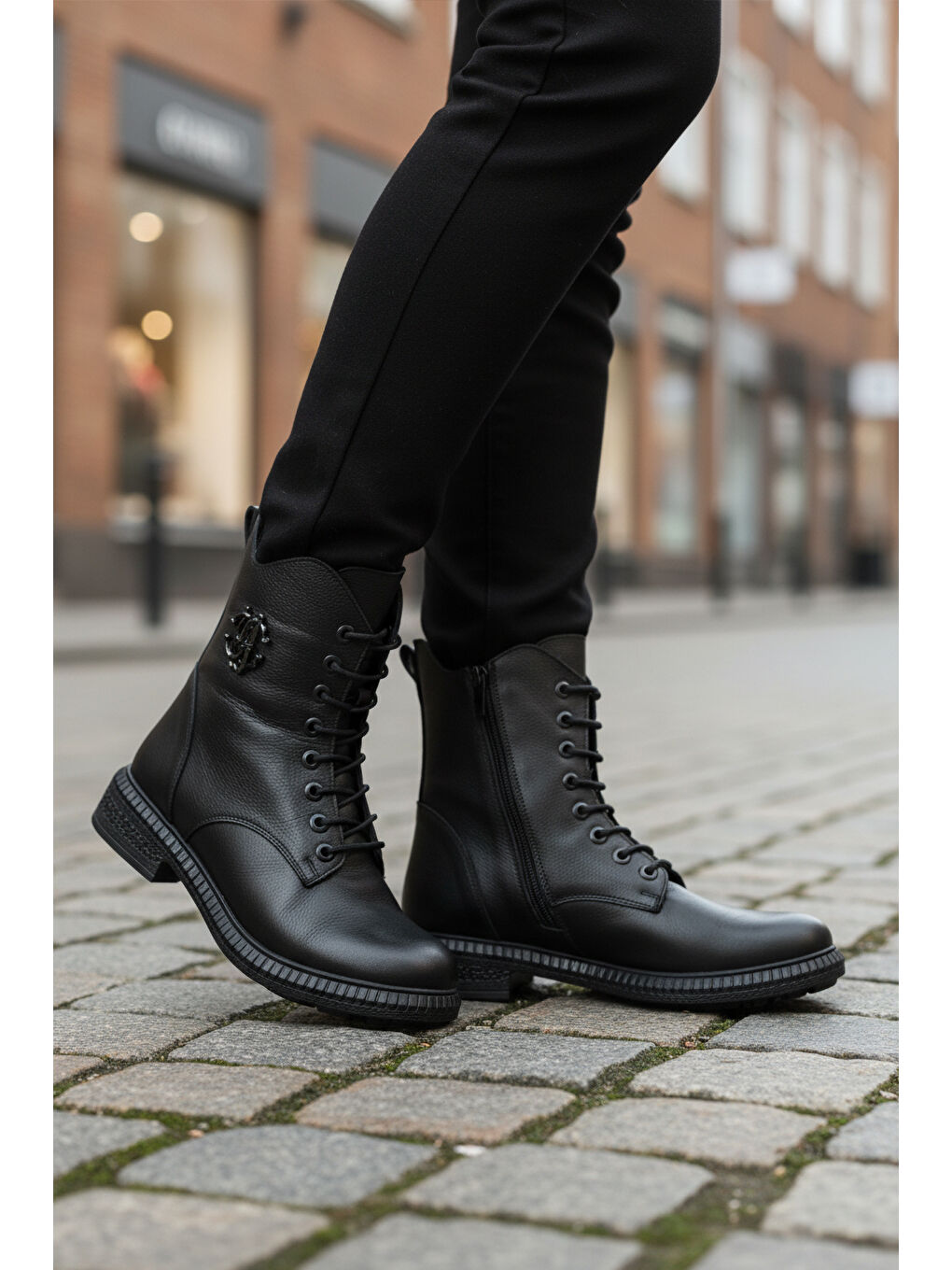 Siyah Hakiki Deri Bağcıklı Kaymaz Polarlı Kadın Bot 20912-1 Z-2