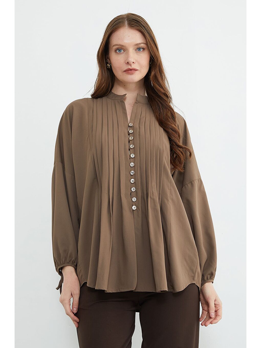 Bej Fullamodest Pileli Kolu Bağlamalı Gömlek-1