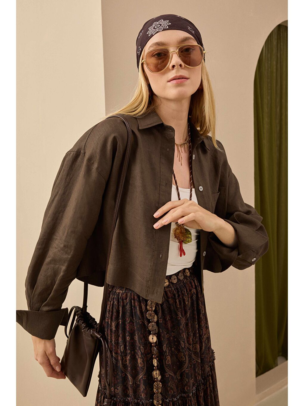 Kahverengi Keten Crop Gömlek Fındık