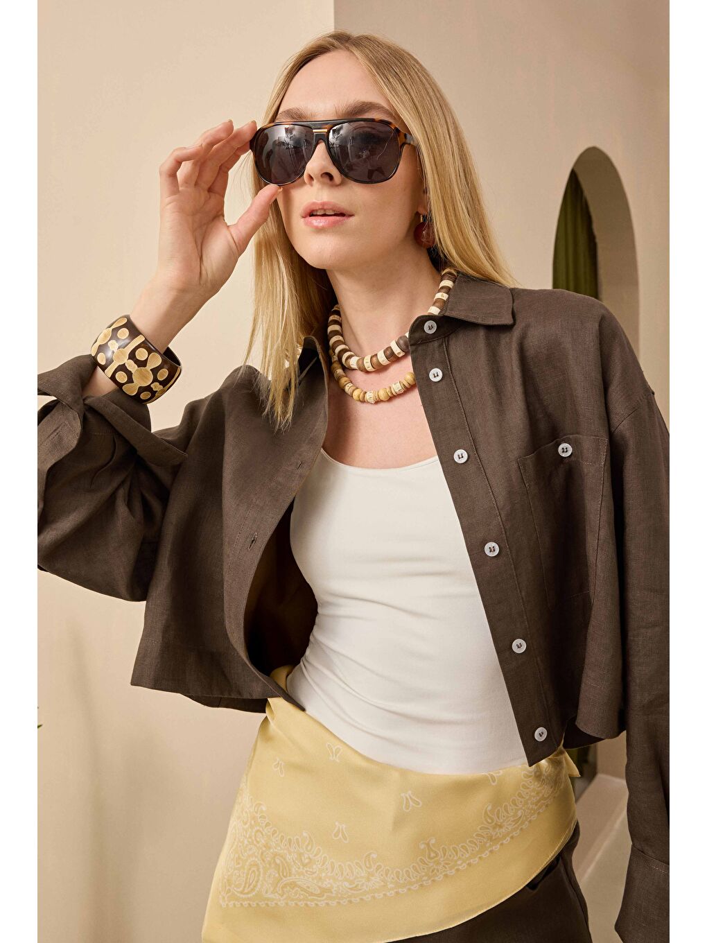 Kahverengi Keten Crop Gömlek Fındık-1