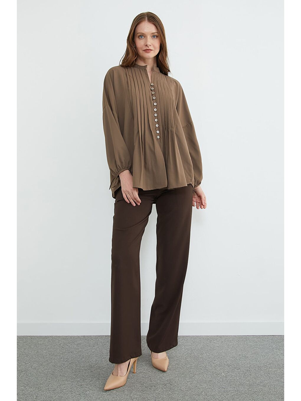 Bej Fullamodest Pileli Kolu Bağlamalı Gömlek-4