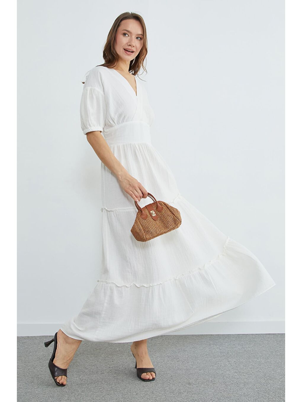 Beyaz Beli Gipeli Müslin Kumaş Maxi Boy Elbise-3