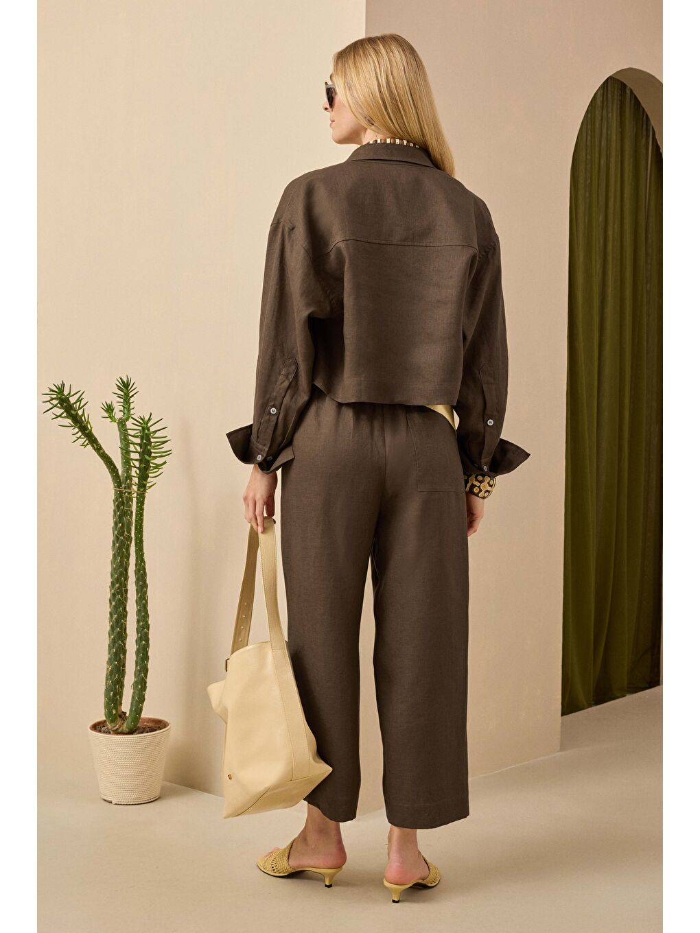 Kahverengi Keten Crop Gömlek Fındık-2