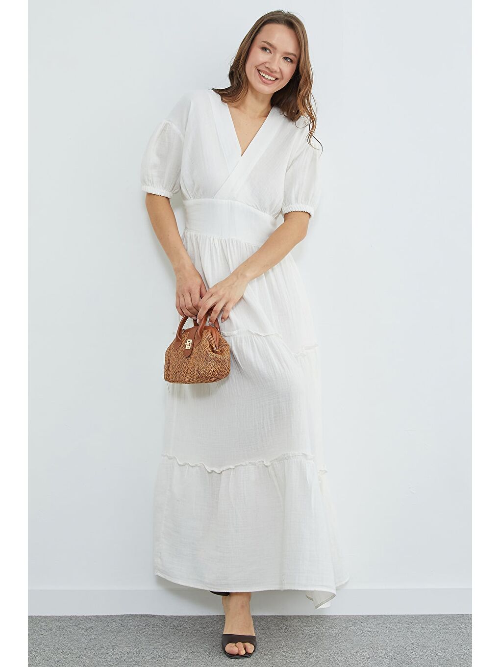 Beyaz Beli Gipeli Müslin Kumaş Maxi Boy Elbise-4