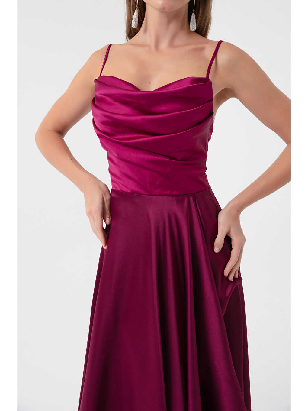 Kadın Mürdüm Volanlı Yırtmaçlı Saten Abiye & Mezuniyet Elbisesi-3