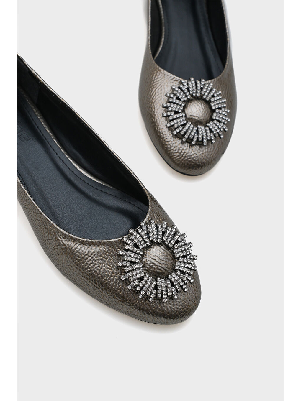 Gri Bianca Taşlı Yuvarlak Tokalı Kadın Babet-3