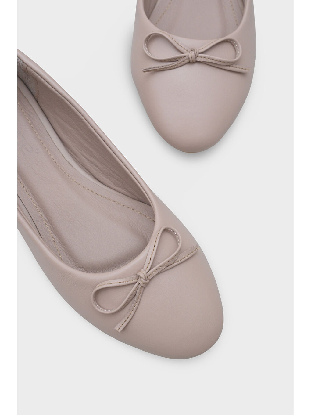 Bej Bloom Hakiki Deri Fiyonklu Yuvarlak Burunlu Kadın Babet-2