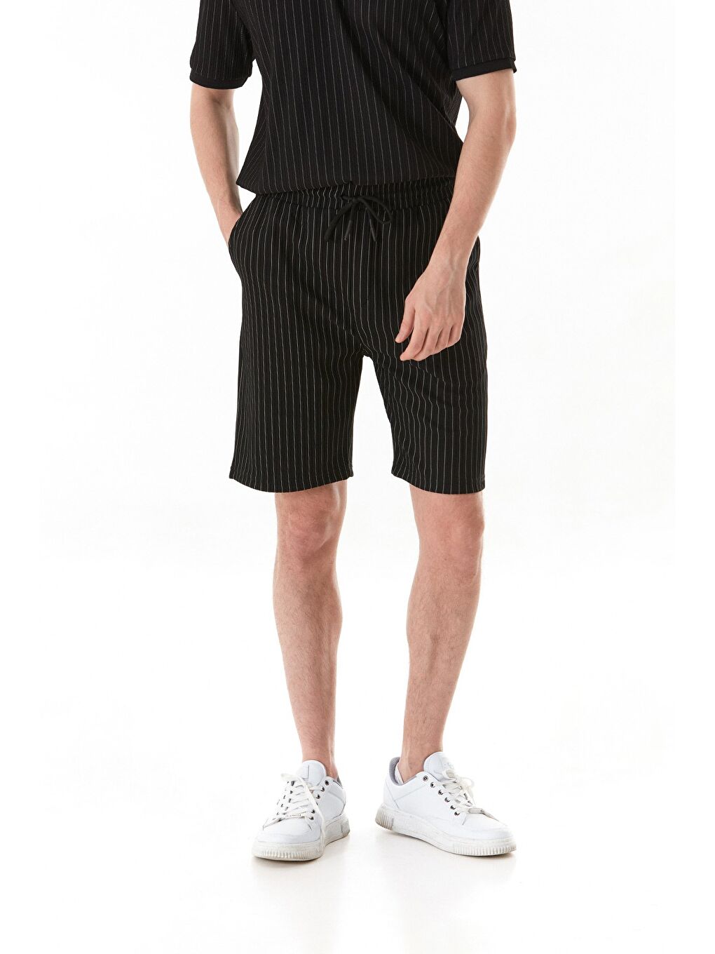 Siyah Fitilli Beli Lastikli Şort-2