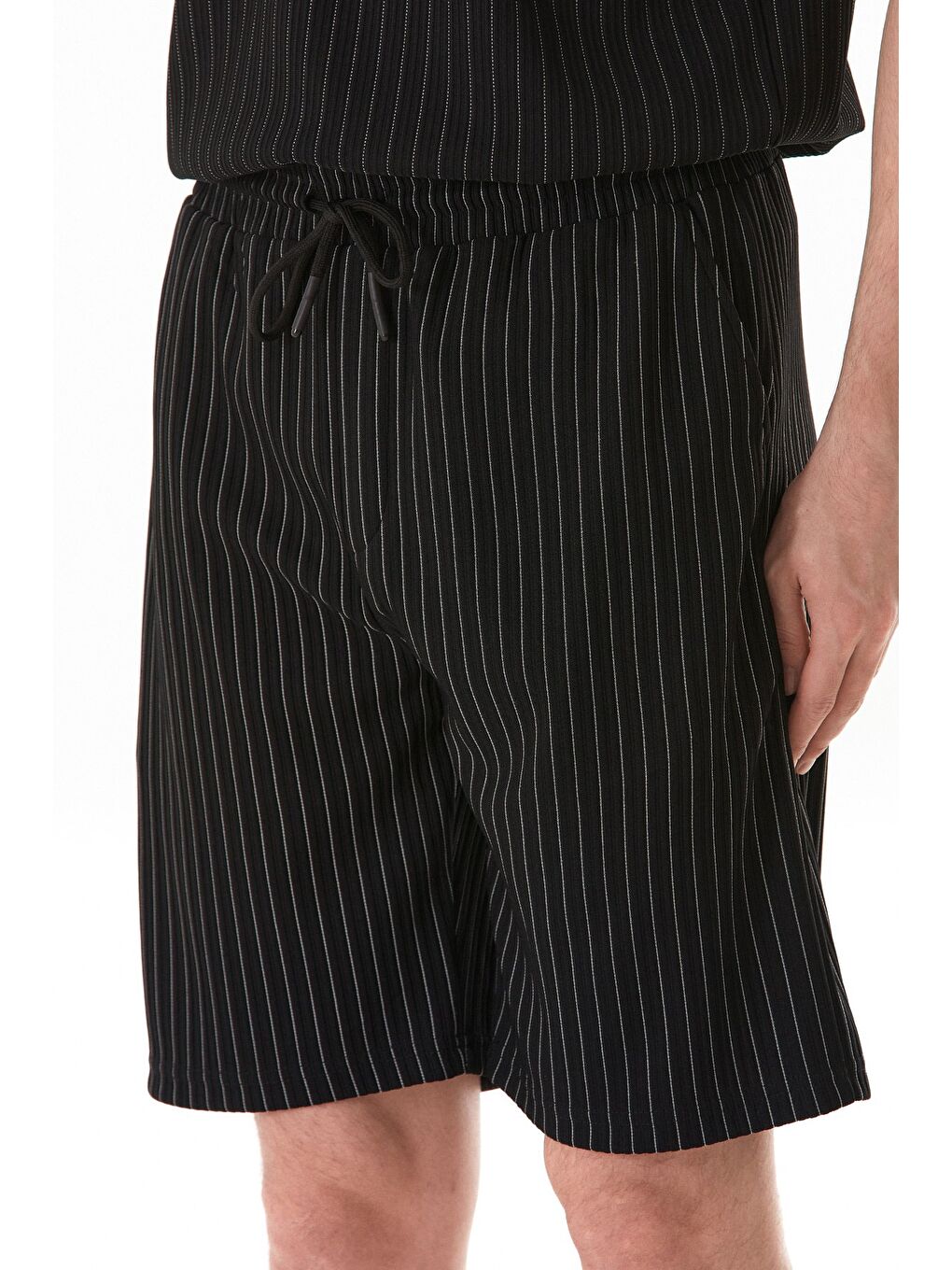 Siyah Fitilli Beli Lastikli Şort-4