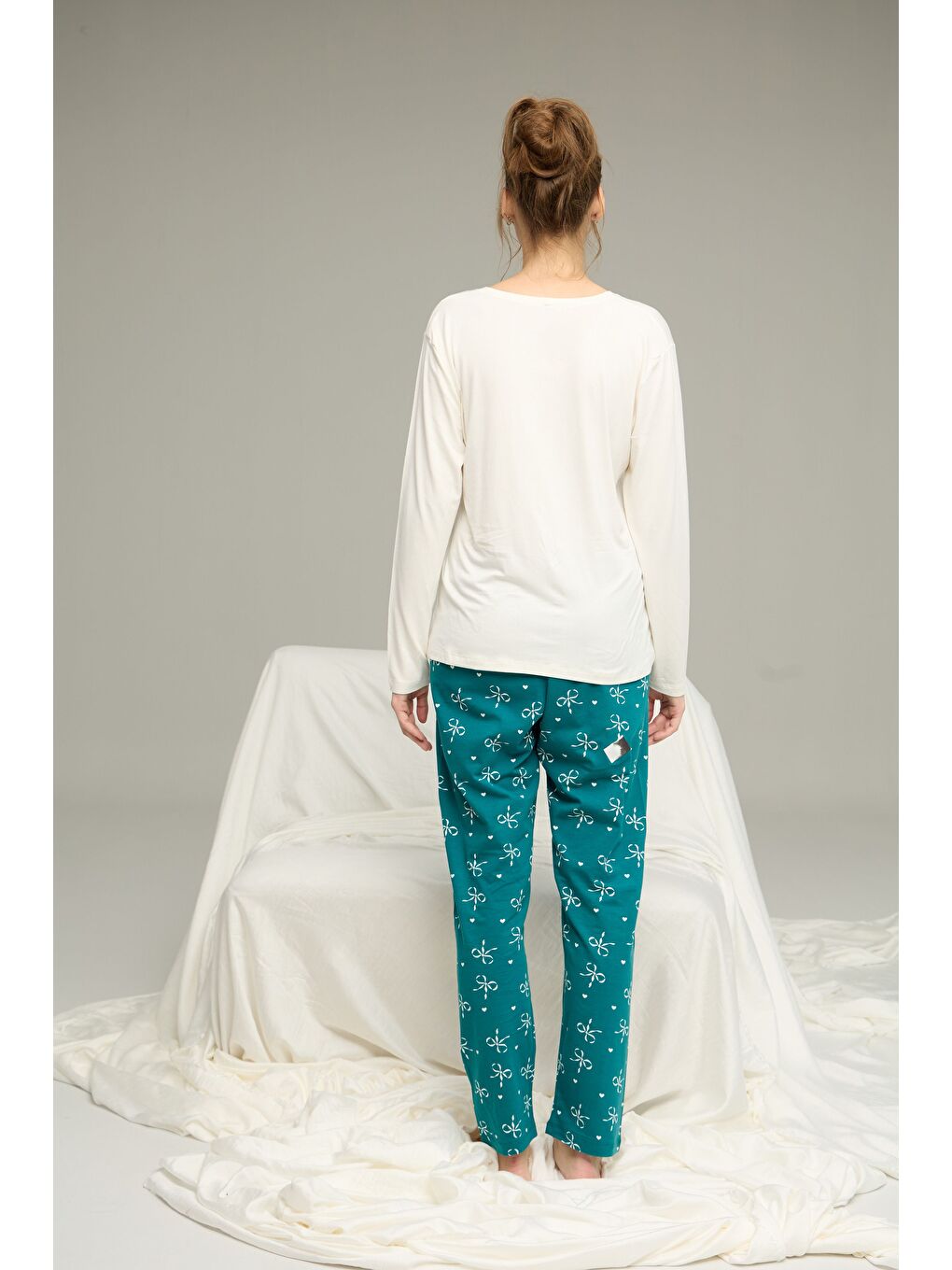Ekru Kurdele Desenli Pamuklu Bisiklet Yaka Örme Pijama Takım25241159-2