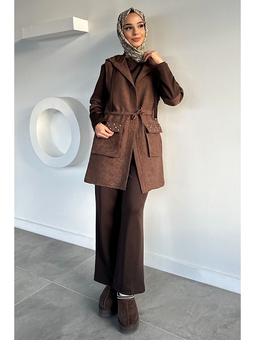 Kahverengi Kapüşonlu Yelek Tunik Pantolon Tesettür Üçlü Takım-1