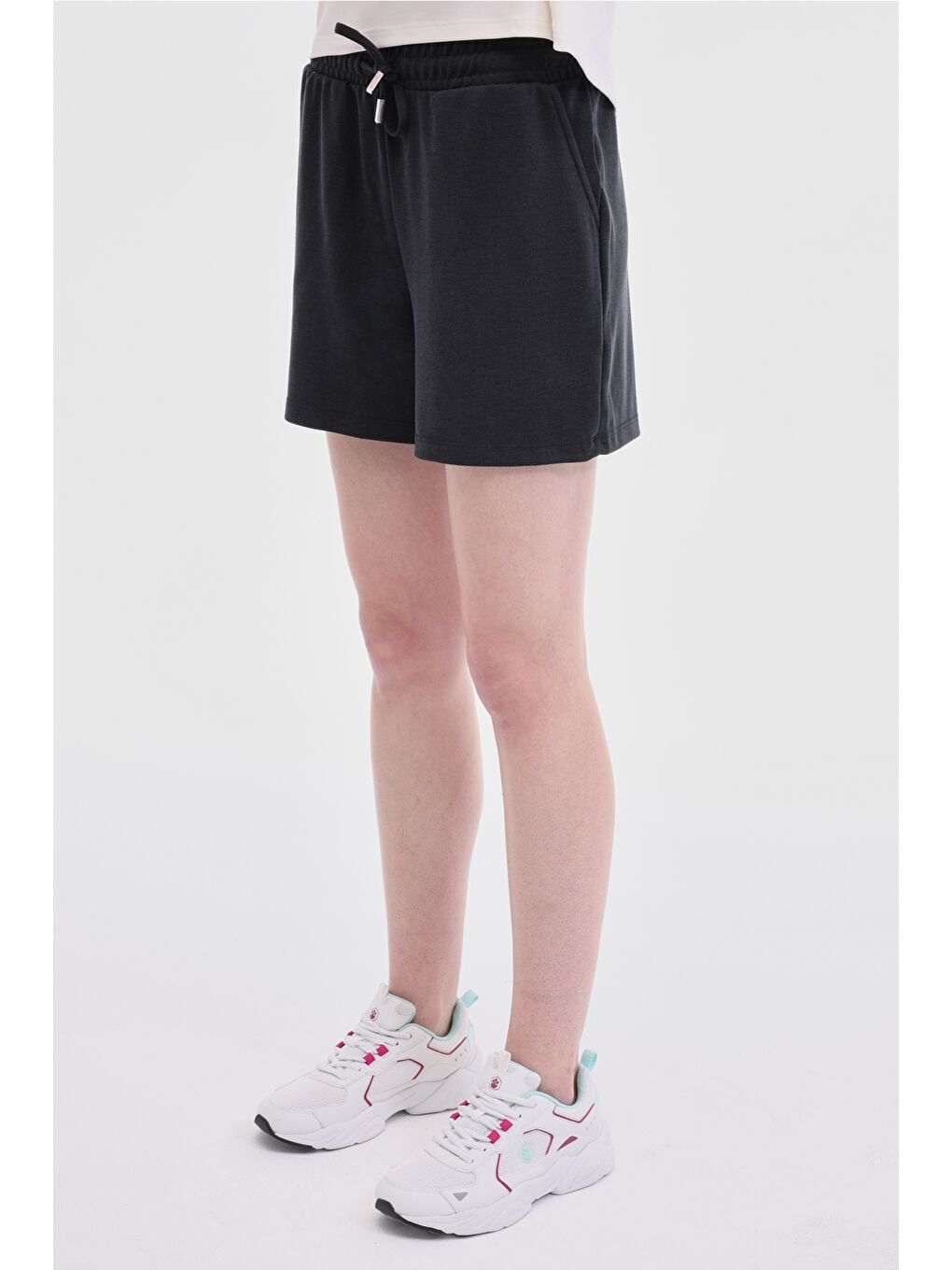 WL RAIN 20SS182 5FX Siyah Kadın Şort