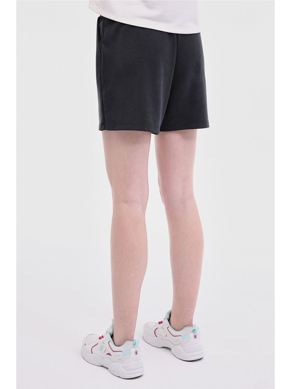 WL RAIN 20SS182 5FX Siyah Kadın Şort-1