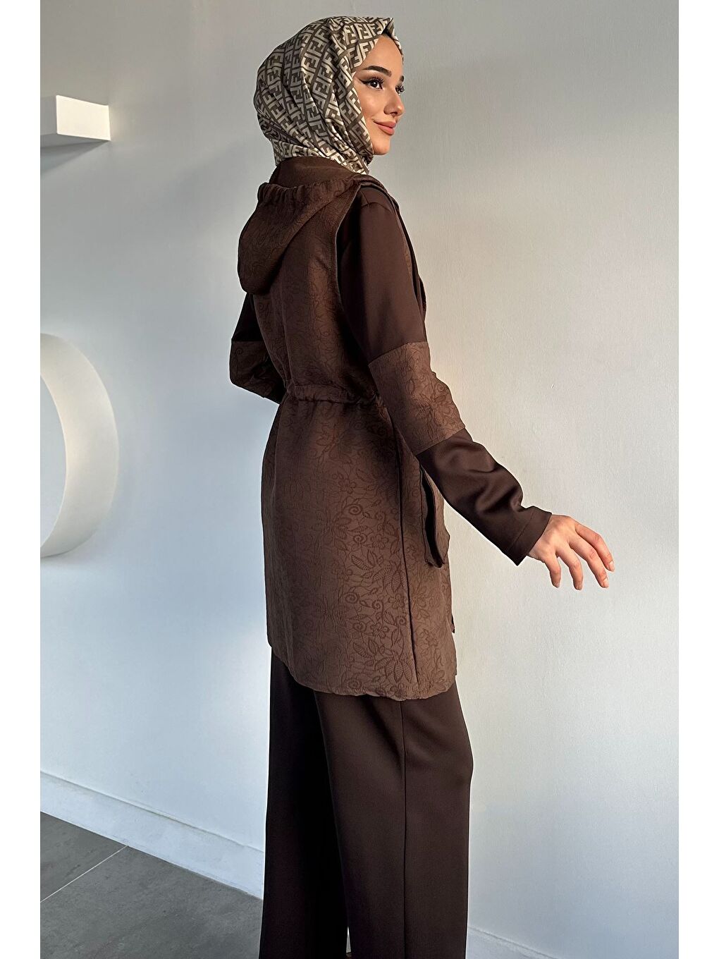 Kahverengi Kapüşonlu Yelek Tunik Pantolon Tesettür Üçlü Takım-5