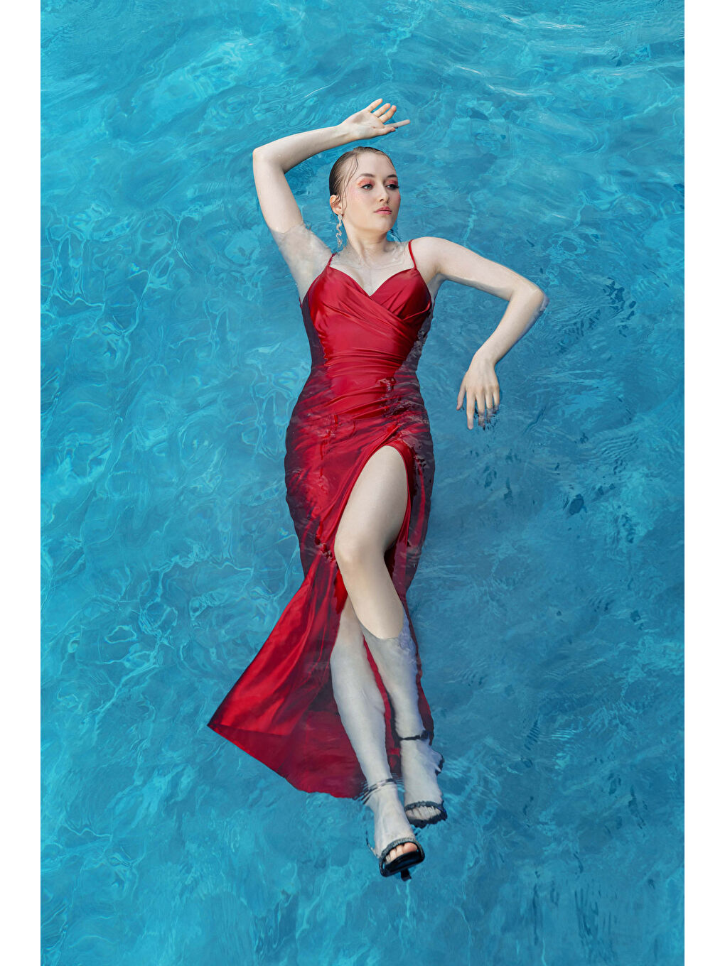 Kadın Kırmızı Sırt Dekolteli Yırtmaçlı Uzun Abiye Elbise-3