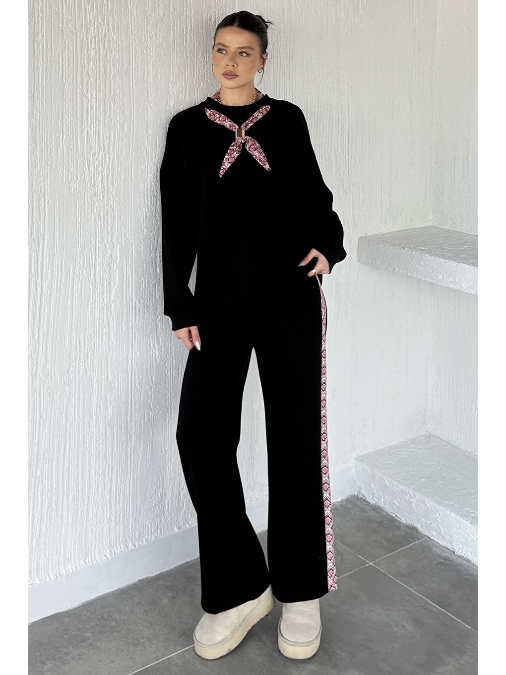 Siyah Kadın Fular Aksesuarlı Bisiklet Yaka Şardonlu Sweat Bel Lastikli Pantolon İkili Takım-3