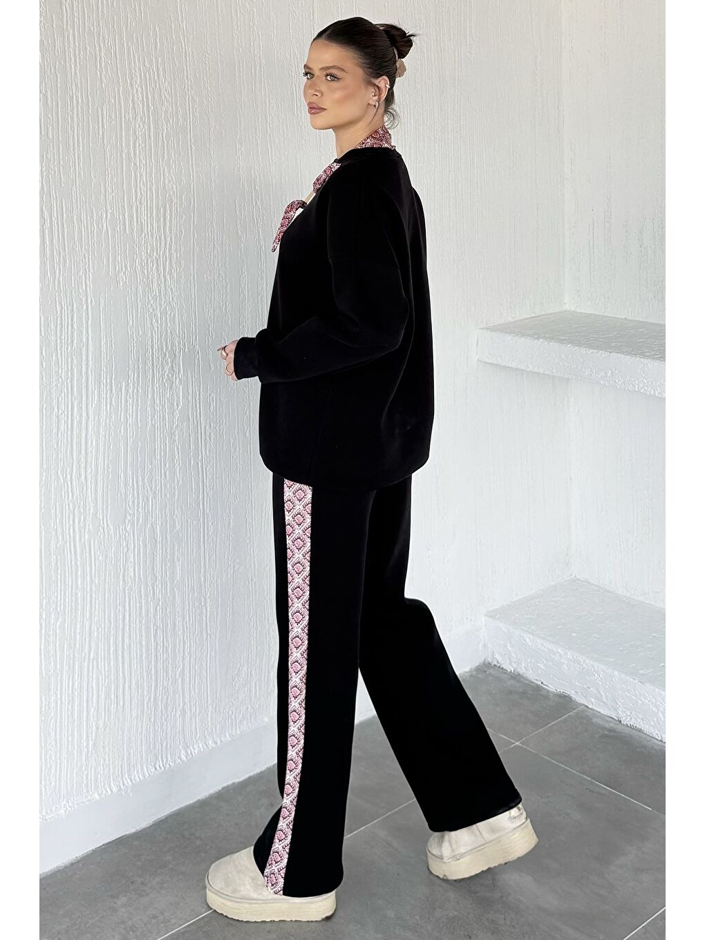 Siyah Kadın Fular Aksesuarlı Bisiklet Yaka Şardonlu Sweat Bel Lastikli Pantolon İkili Takım-4