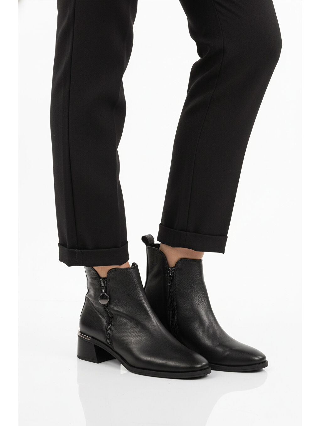 Siyah Hakiki Deri Polarlı Kaymaz Fermuarlı Kadın Topuklu Bot 9780-1 Z