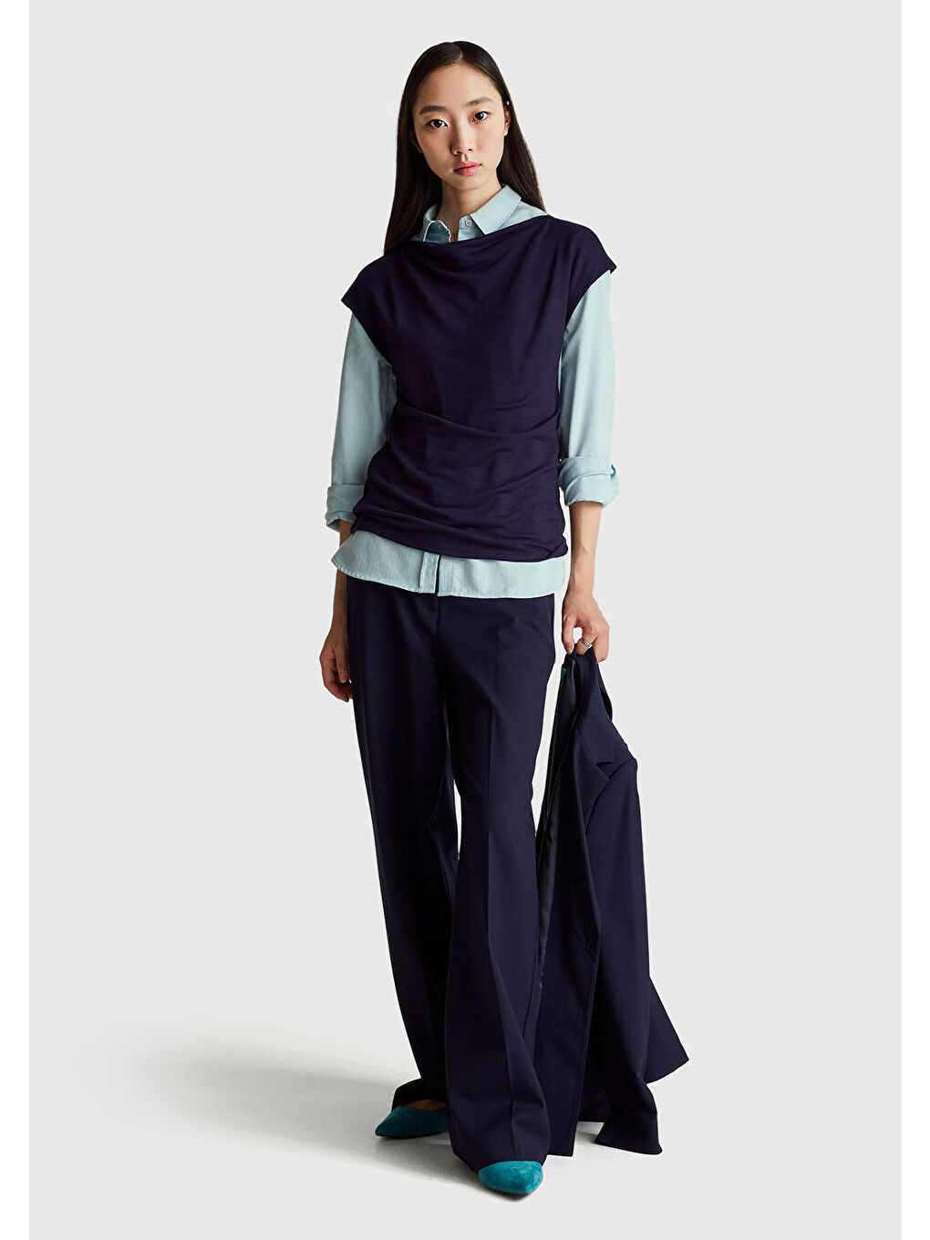 Kadın Lacivert Viskoz Karışımlı Kayık Yaka Kolsuz Üst-4