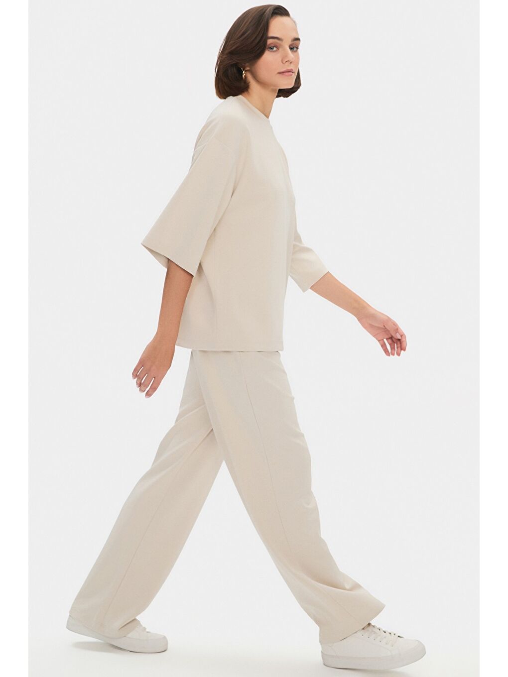 Bej Kadın Oversize Bisiklet Yaka Kısa Kol Tişört Belden Lastikli Eşofman Altı Takım