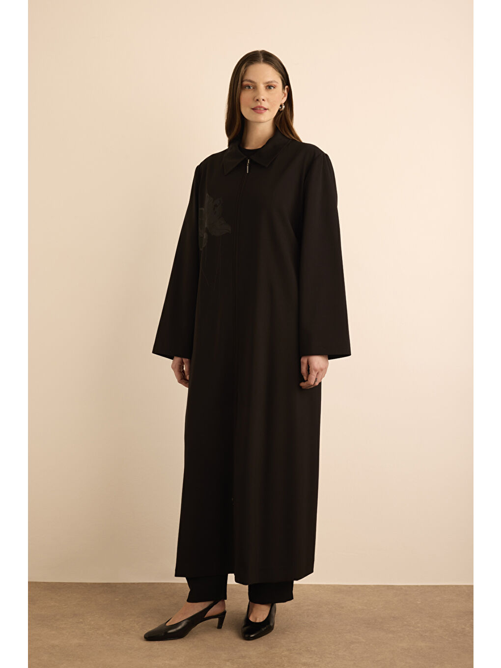 Siyah Çicek Baskı Detaylı Fermuarlı Ferace-2