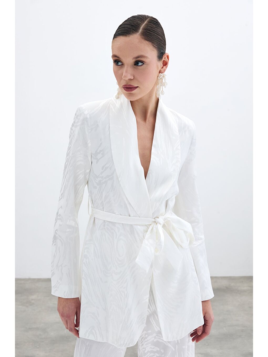 Kuşaklı Desenli Uzun Ceket - Ekru-1