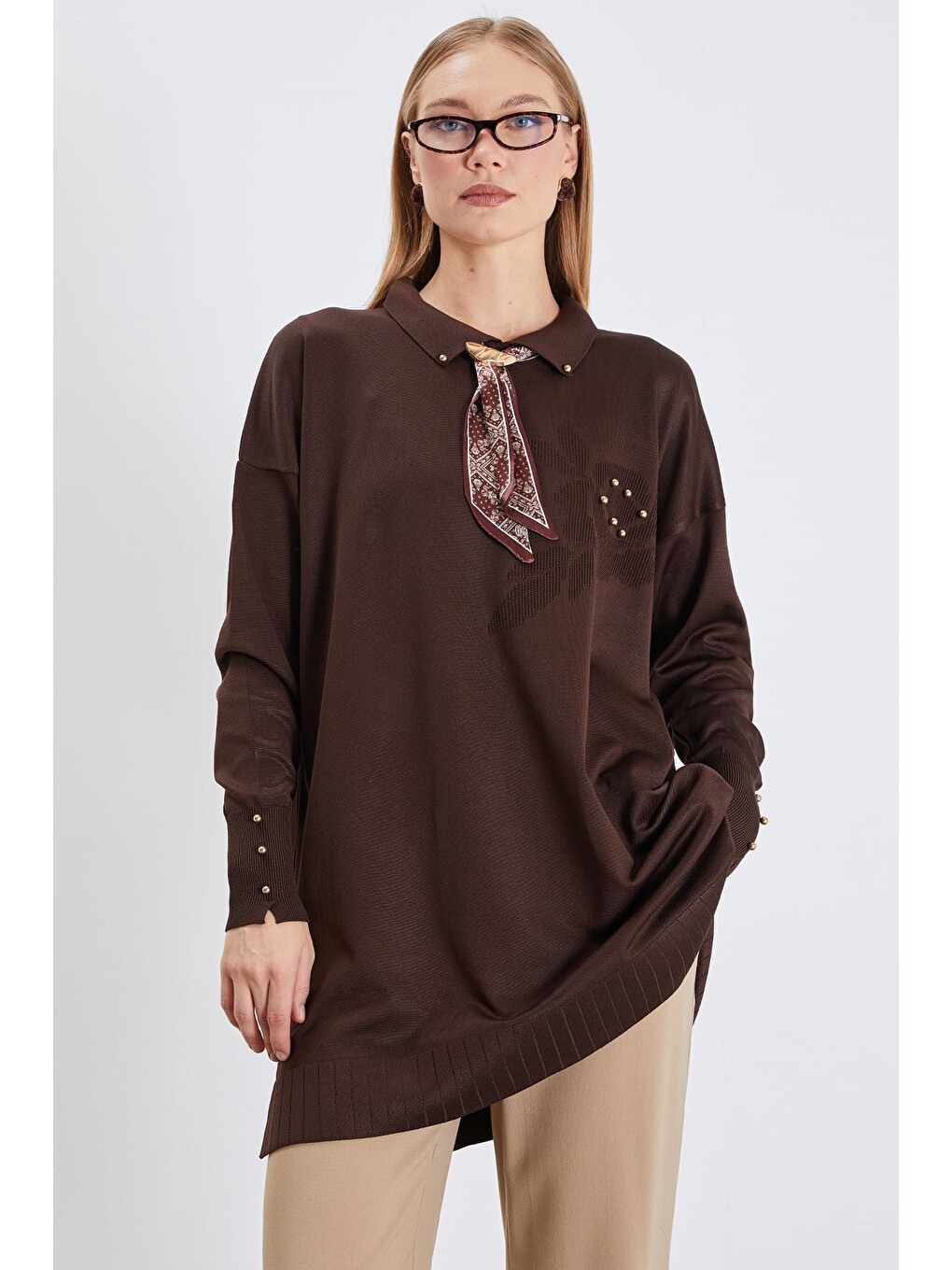 Kahverengi Fullamodest Fularlı Jakarlı Triko Tunik-1